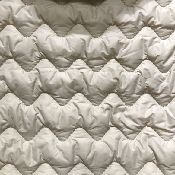 💕Host Pick💕Beige Quilted Hooded Vest - Picture 13 of 17